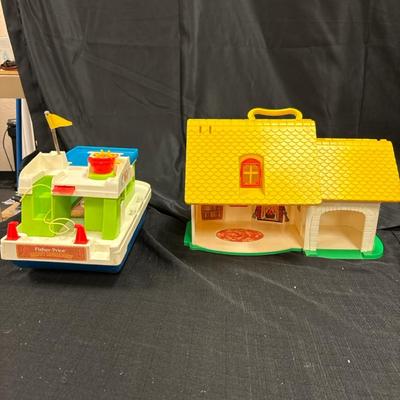 Lot 608: Vintage Fisher-Price Playset Duo – Houseboat & Play Family House