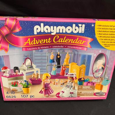 Lot 293: Playmobile Advent Calendar 107 Pc 