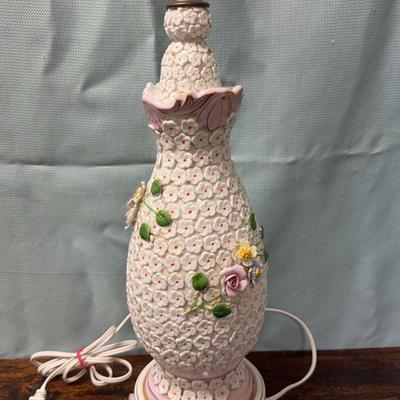 Lot 500: Vintage Capodimonte-Style Porcelain Floral Lamp