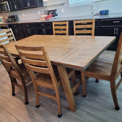 Ashley "Dondie" Dining Table & 6 Chairs 