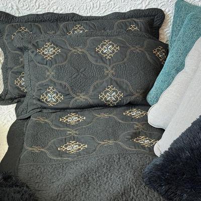 Coordinating Bedroom Linens 
