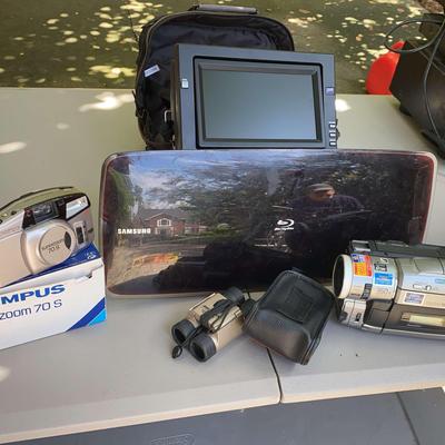 Audiovox Video Monitors with Olympus Camera, Sony Handycam & Samsung Blu-ray Player