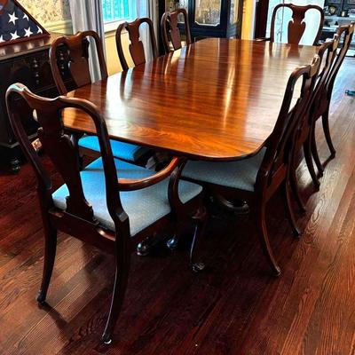 Colony House Mahogany Dining Table with Eight Chairs