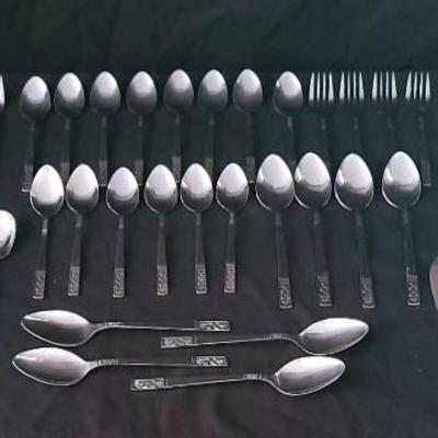 Oxford Hall Fleur De Lis Stainless Flatware Set