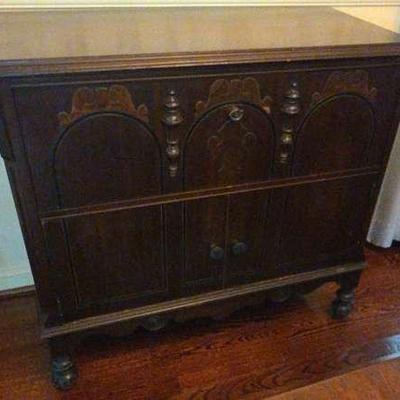 Antique Wood Radio Cabinet with Lift Top & Storage