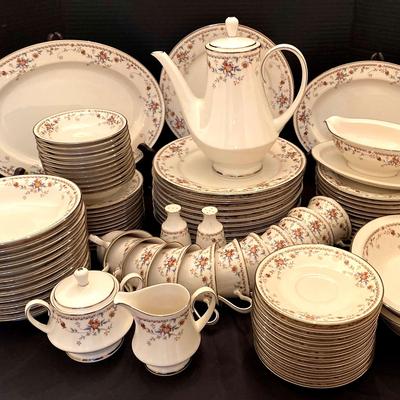 Noritake Fine China Dinnerware Set with Floral Pattern