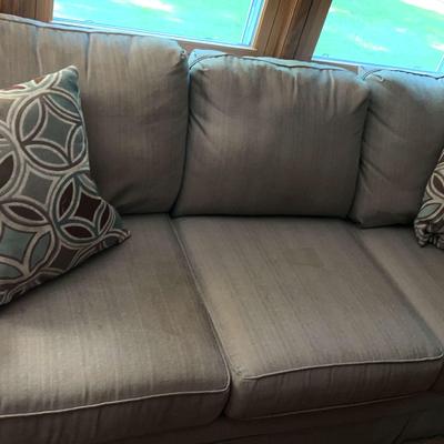Classic Rolled Arm Sofa with Accent Pillows