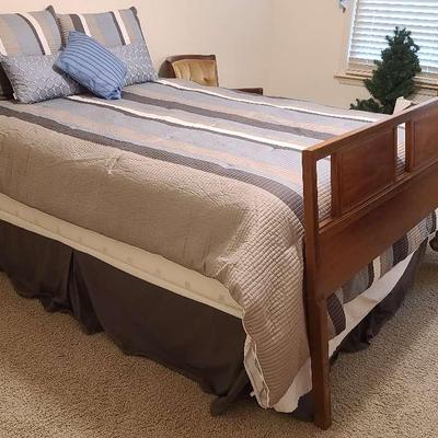 Queen Size Bed Frame with Headboard/Footboard & Bedding 