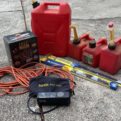 Fanttik S199 Apex Tire Inflator with Gas Cans, Wipers & More