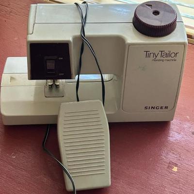 Singer Tiny Tailor Mending Machine 