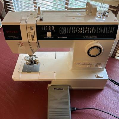 Singer Sewing Machine 