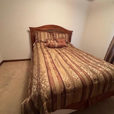 Queen Size Bed with a 7 Piece Comforter Set 