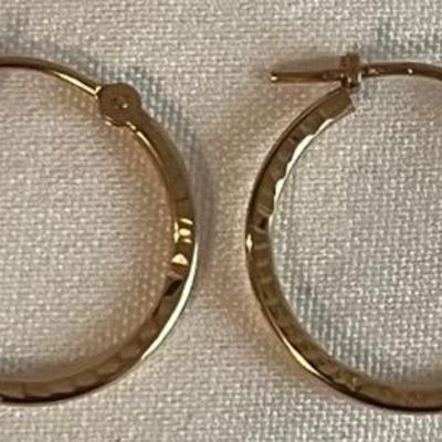 Dainty 14k Yellow Gold Textured Hoop Earrings – Classic Everyday Shine 