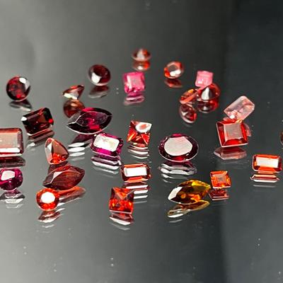 Garnet Mixed Shapes and Sizes 15.40 CTTW - Pinkish Brown to Deep Brown-red