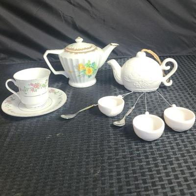  Porcelain and Ceramic Decor
