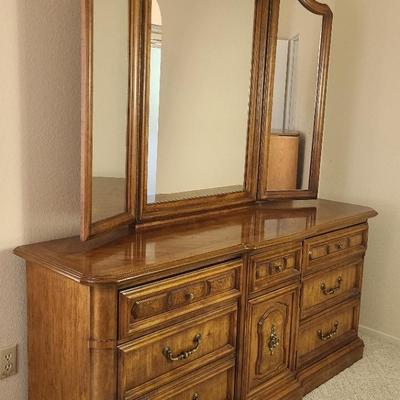 Stanley Furniture 2-piece Dresser and Mirror