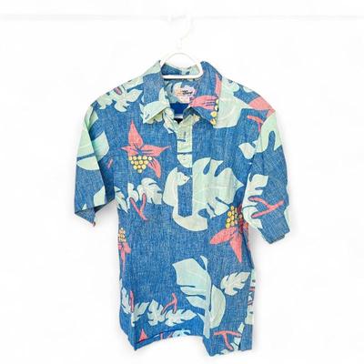 Sale Photo Thumbnail #60: Reyn Spooner Men's Hawaiian Shirt