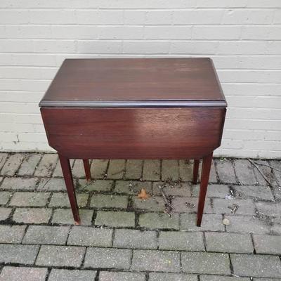 Vintage Occasional Table With Leaves 