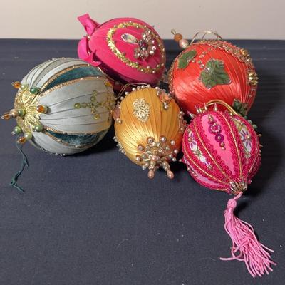 Vintage Pushpin Sequin Ornaments