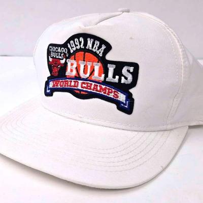 "Universal" Chicago Bulls World Champs Snap Back Hat