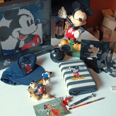 Mickey Mouse Lot 16, Featuring a LEGO Art Disney's Mickey Mouse
