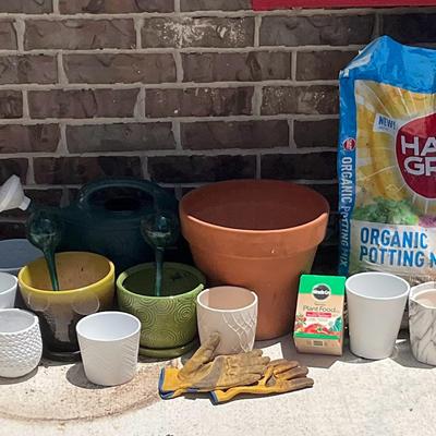 Flower Pots & Garden Accessories 