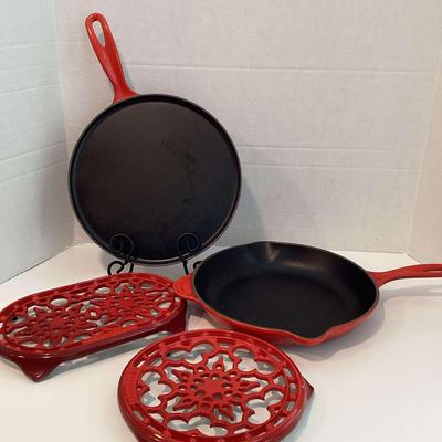 4 Piece Le Creuset Cast Iron Pans And Trivets