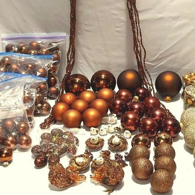 Color-Coordinated Christmas Tree Balls In Coppers & Browns