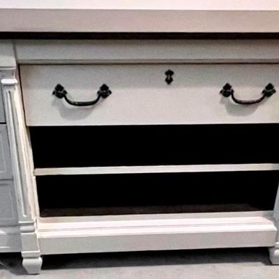 Heritage Furniture: Dresser/ Chest Of Drawers