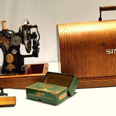 Beautifully Preserved Singer Sewing Machine In A Unique Wooden Case