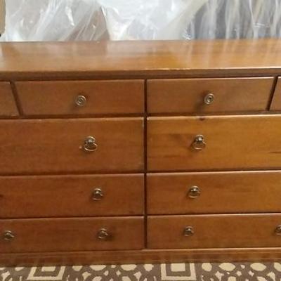 Sale Photo Thumbnail #3: Dresser