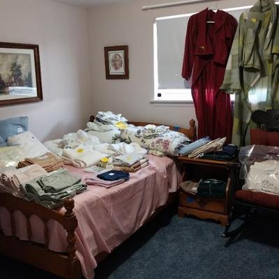 Sale Photo Thumbnail #12: Bedding-Blankets, Throws, Sheets