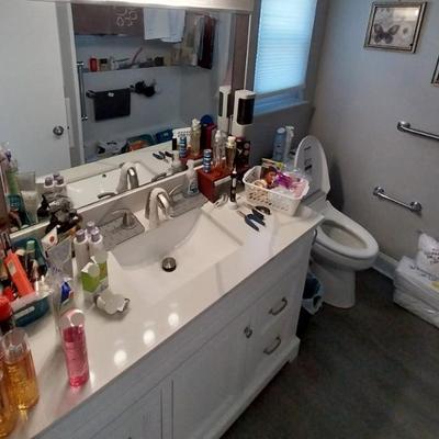 Sale Photo Thumbnail #21: Bathroom Products