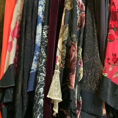 Women’s Clothes size 1X-2X - Mostly ￼Shirt Skirt Sets