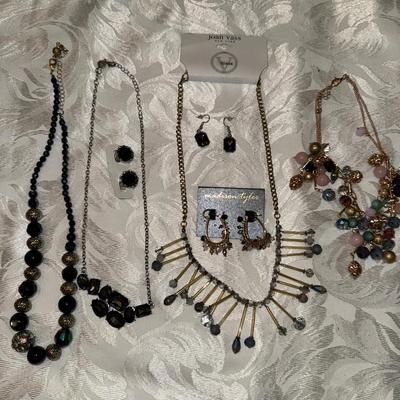 Sparkles And Dangles 