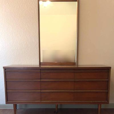 Pre-1969 Bassett Furniture Dresser w/ 9 Drawers And Mirror