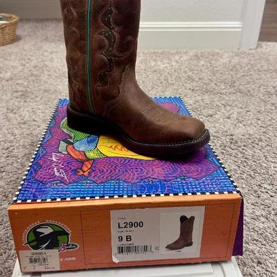 Sale Photo Thumbnail #73: Justin Size 9B