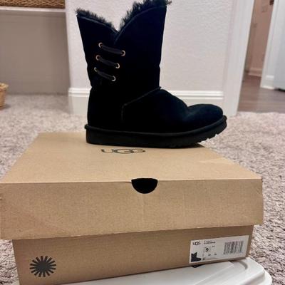 Sale Photo Thumbnail #71: UGG