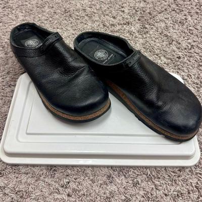 Sale Photo Thumbnail #72: DKNY Clogs