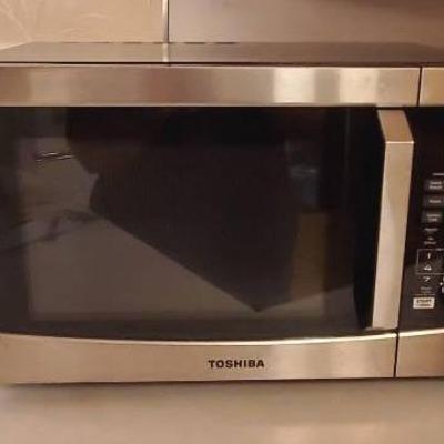 Toshiba Countertop Microwave 