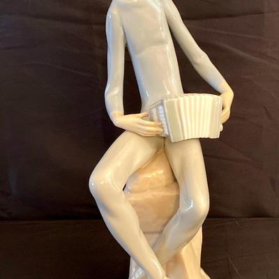 Lladro "Nao" Porcelain Figurine 