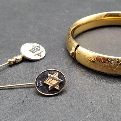 (3) Gold Jewelry Pieces 