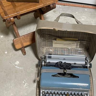 Torpedo Typewriter, Books & Stool