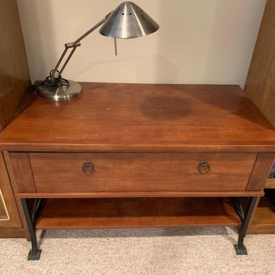 Wood TV stand 39w 24t
