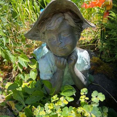 Bronze Girl Garden Statue – Whimsical Outdoor Decor	