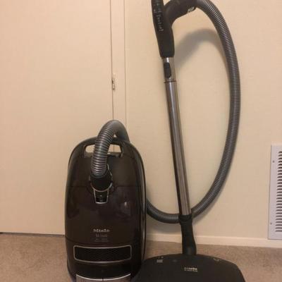 Miele S8990 UniQ Vacuum – Premium HEPA Canister + 2 Extra Heads
