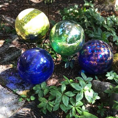 Outdoor Garden Orbs on Stands – Sculptural Landscape Accents