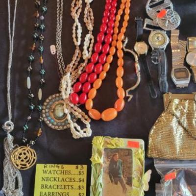 Sale Photo Thumbnail #169: Jewelry