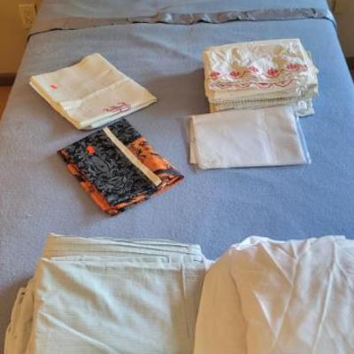 Sale Photo Thumbnail #92: Linens