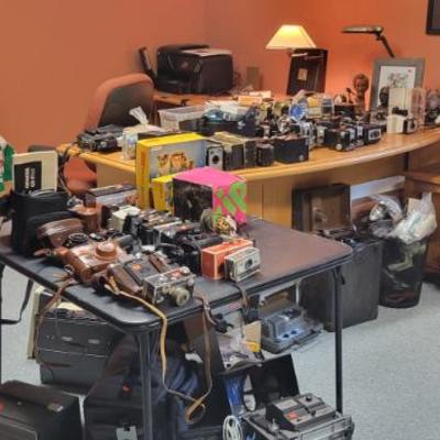 Sale Photo Thumbnail #141: Cameras 
